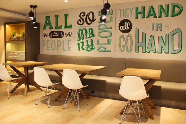 Holiday_Inn_typography_mural_08