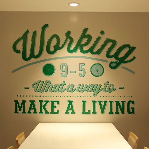 Holiday_Inn_typography_mural_21